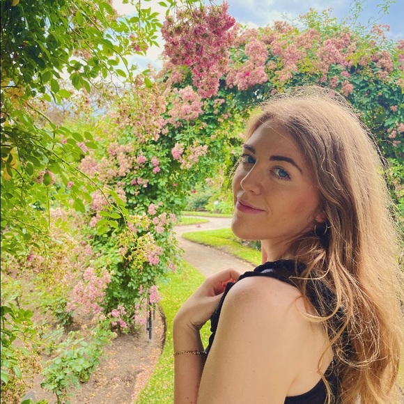 Meet your Posher, Olivia - Picture 1 of 1